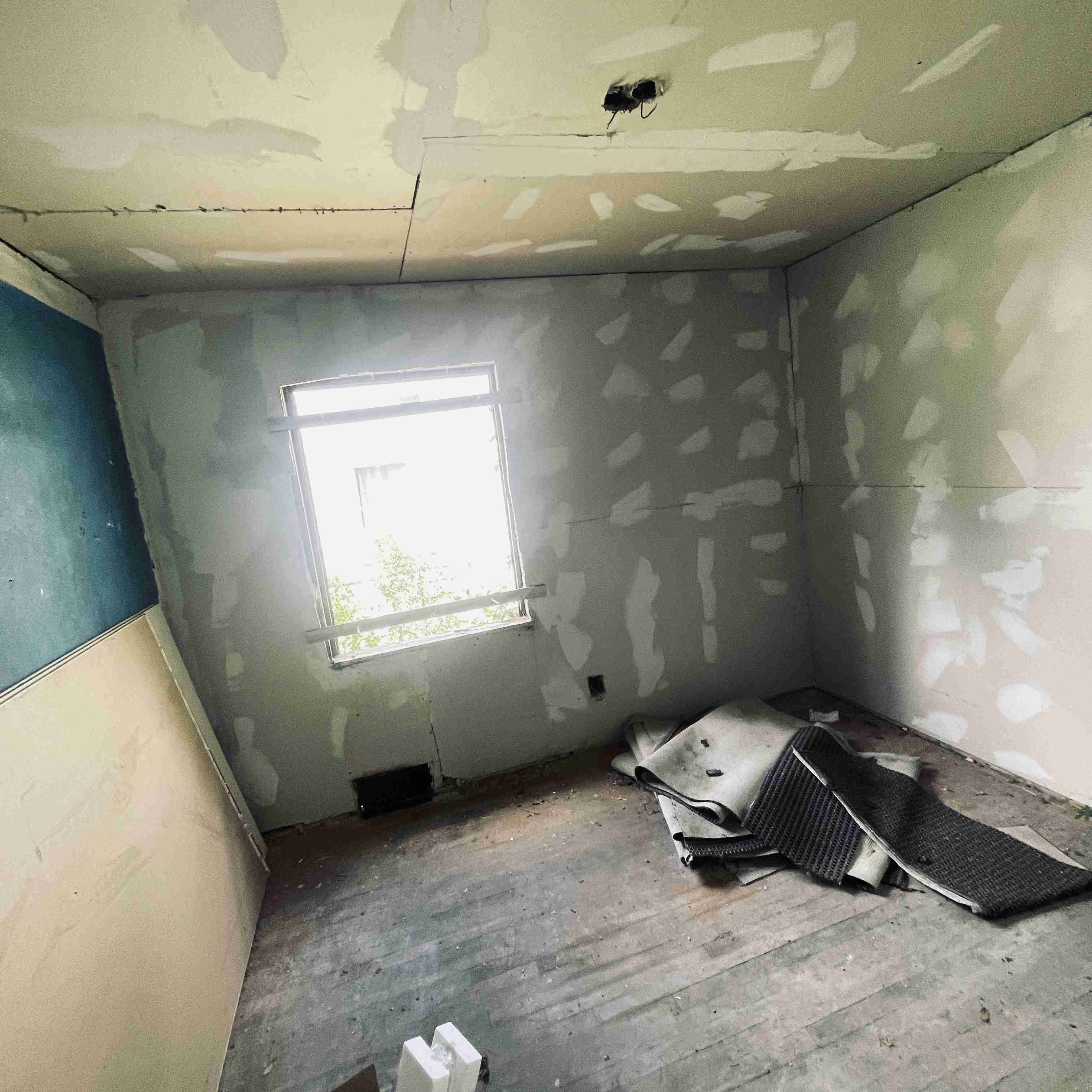 19220 Albany St (40).jpg